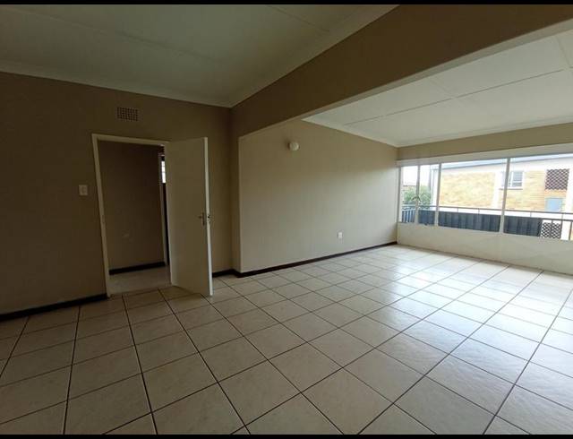 2 BEDROOM PROPERTY TO RENT IN FLORIDA LAKE